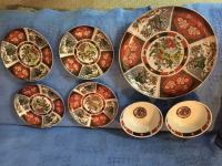 Kineski oslikani porculanski set tanjura i zdjela.