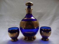 Kobaltni stakleni set boca sa čašama