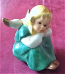 kolekcionarska figura -  anđeo se odmara