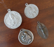 Lot antiknih većih religijskih medaljona