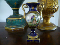 Mala porculanska vazica - rukom crtano