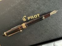 Nalivpero Pilot Custom 823 - Amber