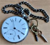 srebrni džepni sat na ključ sa kompasom