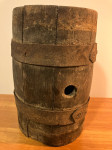 Stara drvena bačvica za vino za dekoracije