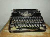 Stara mala pisaća mašina Continental