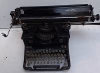 Stara pisaća mašina Olivetti M40 iz 1940. godine