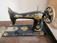 Stara Singer nožna šivaća mašina – vintage, original, sa stolom