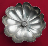Stara talijanska srebrna posuda u obliku cvijeta