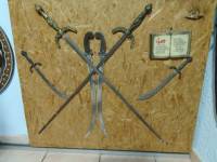 stari mačevi ukršteni - 2 kom-zamjene za starine