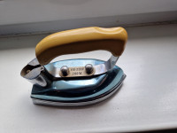 Starinsko električno glačalo