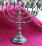 Svečani židovski sviječnjak Hanukija od bronce