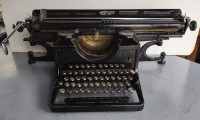 Triumph --stara pisača mašina