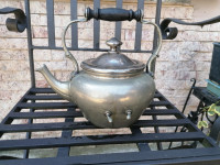 Veliki antik žigirani čajnik - odlično stanje