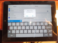 APPLE iPOD4 , zaključan prodajem za 100 E