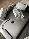Apple MacBook Pro, 13-inch, 8-core, M2 chip, 16GB RAM + dodatna oprema