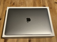 MacBook Pro 13-inčni, M1, 2020 + Apple Magic tipkovnica s Touch ID