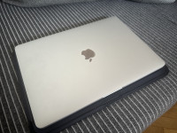 Macbook Pro M1 13inch 1TB 16GB + kozni apple sleeve