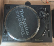 2x Technics SL-1210MK7 – Gramofon
