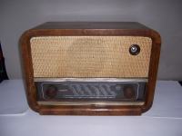 stari radio aparat