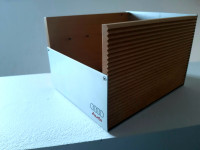 Kutija, stalak za CD-ove / DVD-ove sa znakom AUDI (elox aluminij-drvo)