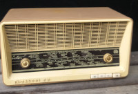 manji stari  radio LOTUS RR-150 iz godine 1960