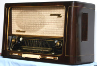 Stari radio Grundig