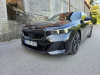 BMW serija 5 520d aut, M Sport Pro, Iconic glow, B&W, u pdv, garancija