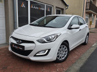Hyundai i30 1,4 CRDi NAVI,PARK.KAM.,PDC,LED,SERV.KNJIŽ,JAMSTVO...