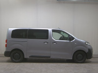 Opel Vivaro 2.0 D • AHK