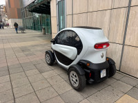 Renault Twizy jaca verzija, 80 km/h max-speed, dvosjed. puno opreme.