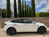 Tesla Model Y Long Range AWD Performance Full oprema !!