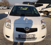 Yaris 1,0 VVT-i 72 ks, HR auto, malo km,ispis km,
