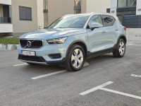 XC40 T4 2.0 Momentum 2WD AUT-bogata oprema (autopilot, kuka, 360° cam)