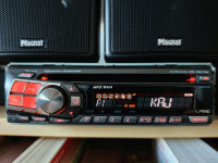 Alpine CDE-9827RM auto-radio stereo CD player, očuvan, ispravan.