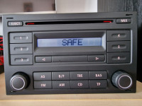 MP3 CD radio player VW RCD 200, ispravan, očuvan, treba nabaviti kod.
