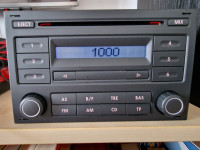 VW RCD 200 radio player, CD/mp3, ispravan, očuvan, kodiran.