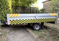 Auto prikolica laka s velikim tovarnim prostorom