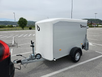 Zatvorena box autoprikolica Debon roadster 255
