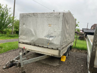 Tandem prikolica za auto