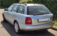 Audi A4 karavan - staklo gepeka