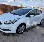 kia ceed Stakla