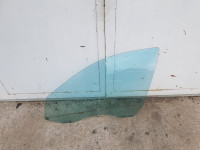 MERCEDES W211 E KLASA PREDNJE LIJEVO STAKLO