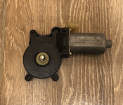 Motor prednjeg desnog prozora serije 3 e46 bmw 8362064 desni 2 kom