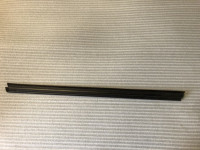 Serija 5 f10 f11 prednja desna lajsna za prozor BMW 7182278