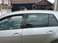Staklo prednje i zadnje  desno golf 7