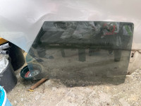 Staklo za zadnja desna vrata Renault Captur 2017