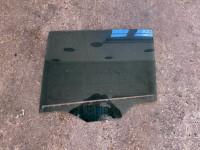 VW Tiguan zadnje lijevo staklo 2016-2023.god **ORIGINAL, 40e**