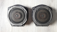 Zvučnici 2 komada sa ležištem