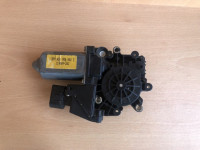 4D0959802E - MOTOR PROZORA DESNI PREDNJI AUDI A8 D2 desni motor