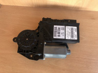 4E0959802C - MOTOR ZA STRAŽNJI DESNI PROZOR AUDI A8 D3 desni 2kom